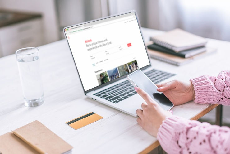 The concept of the mobility lease, a monthly rental contract offering flexibility for people on the move, as part of the Airbnb law