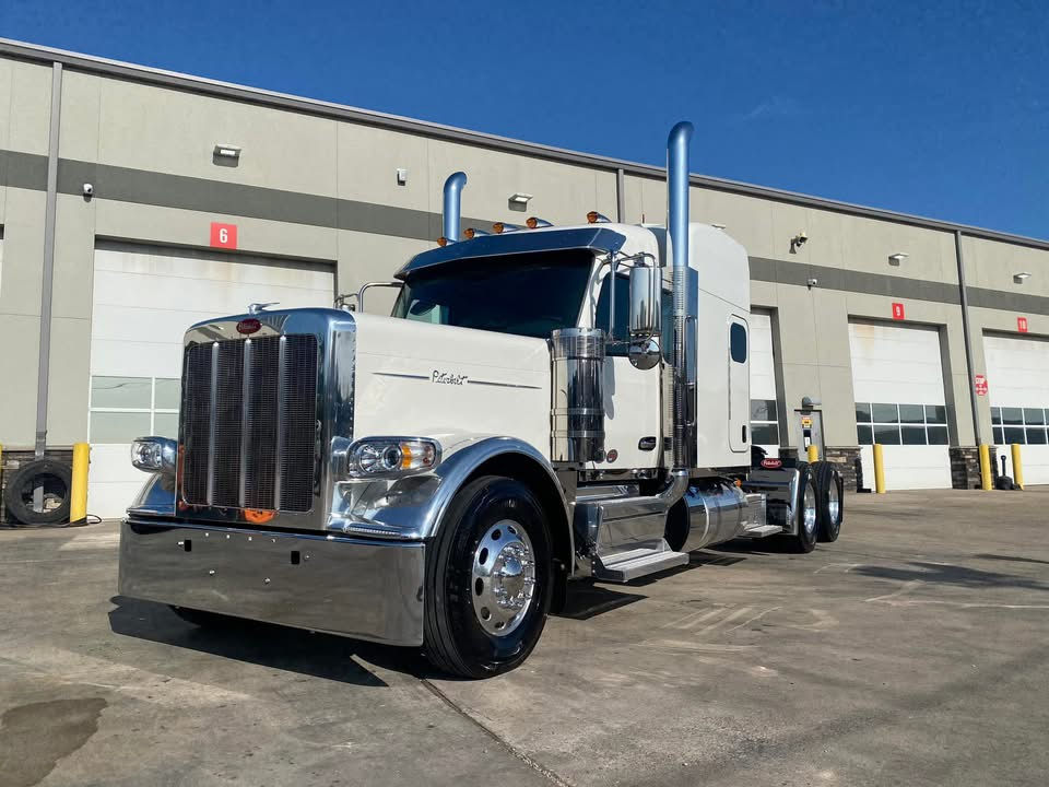 2025 Peterbilt 589