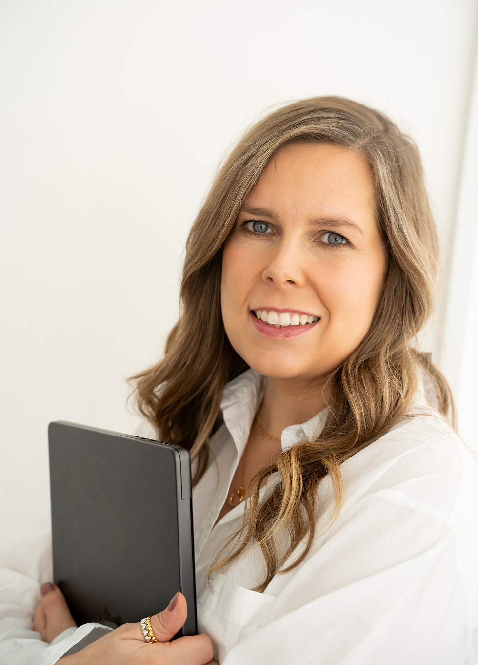 photo of Kate, founder of Scroll and Bloom