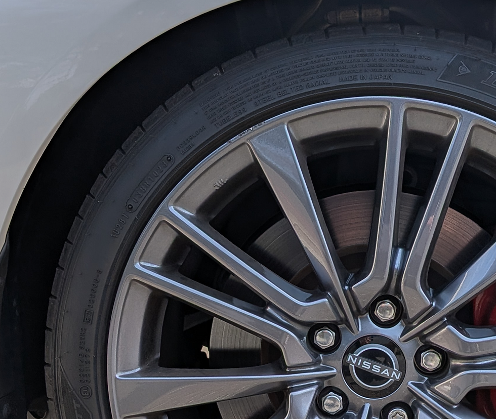 ニッサン スカイライン タイヤを付けたまま出張ガリ傷修理