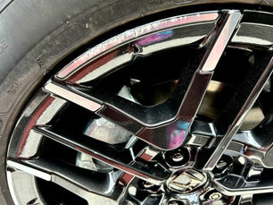 ホンダ ヴェゼル タイヤを付けたまま出張ガリ傷修理