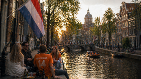 Koningsdag kost Nederland miljarden (en dit kost jou ongemerkt €200)