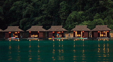 2 NIGHTS ON THE LAKE
Stay at a floating resort