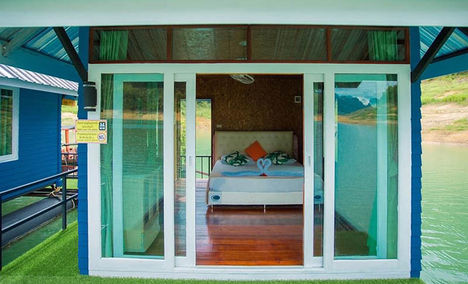 For travelers seeking additional space and uninterrupted lake views, the Floating Glass House Villas provide a bright and airy accommodation experience.