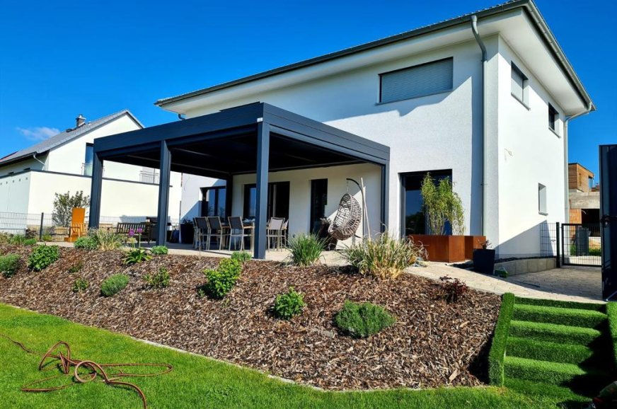 Bioclimatic Pergola Over the dining patio area