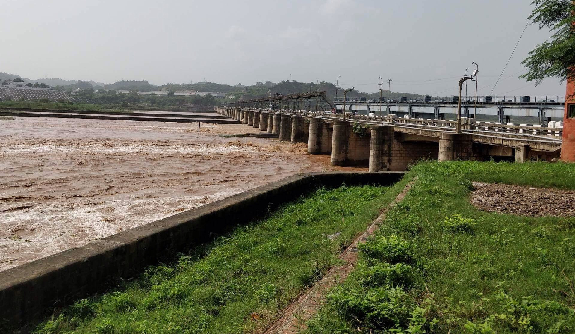 Rupnagar Dam on River Sutlej (Photo credit: Author)