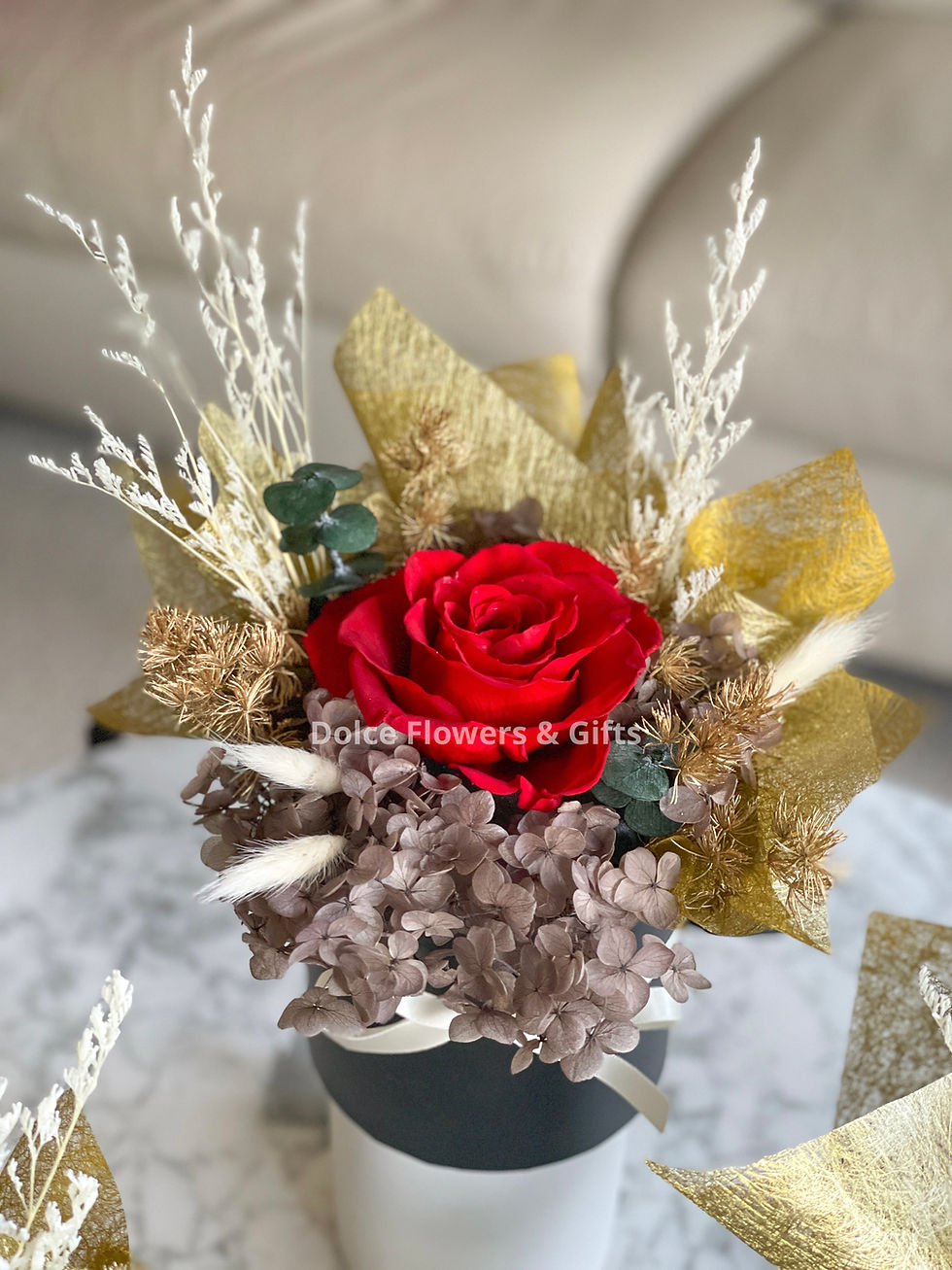 Thumbnail: Timeless Red & Gold - Preserved Roses