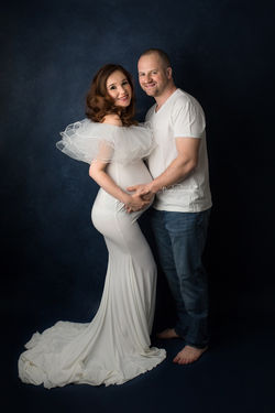 maternity photos in Milton Keyens