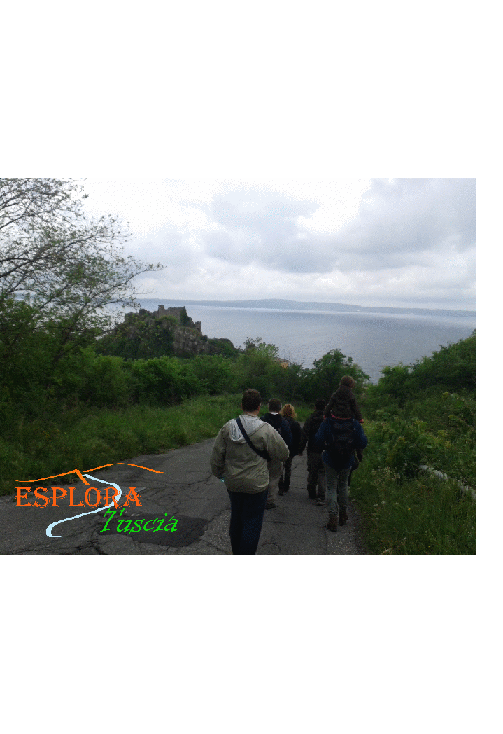 Esplora Tuscia-Verso la rocca di Trevignano Romano.gif