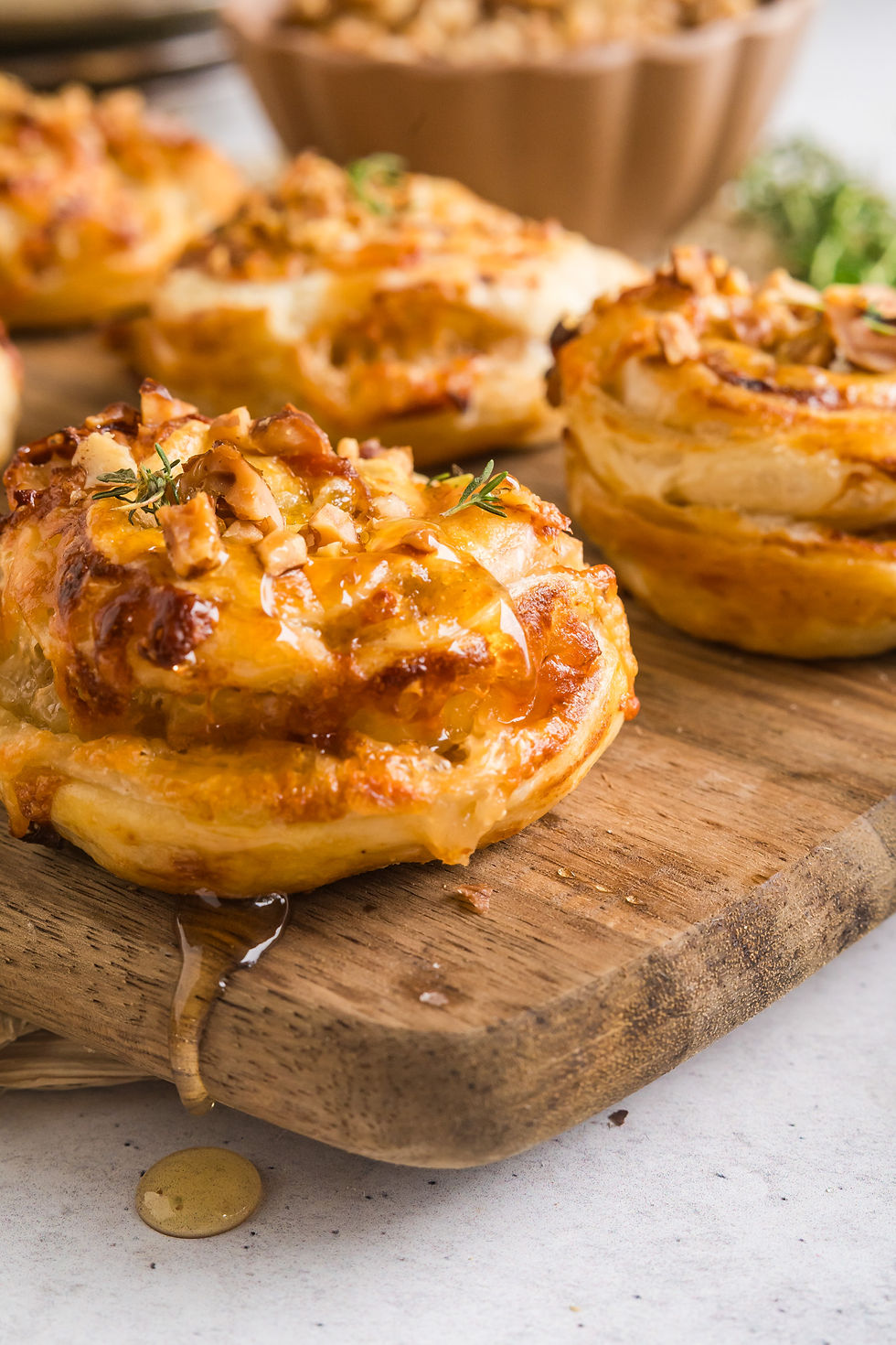 Thumbnail: Brie, Prosciutto, apple puff pastry bites 