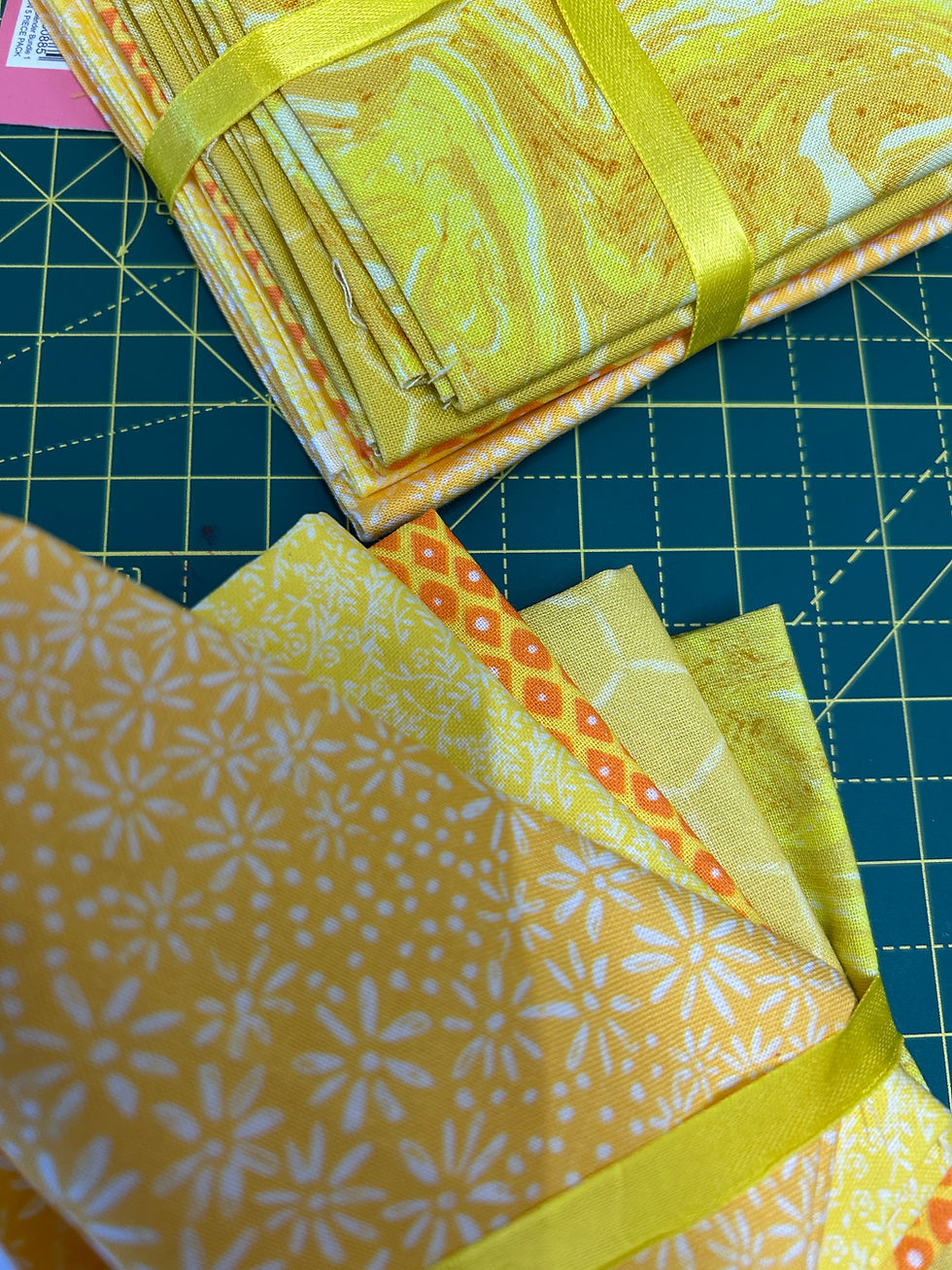 Thumbnail: 2773 - Assorted Cotton Blender Fat Quarter Packs