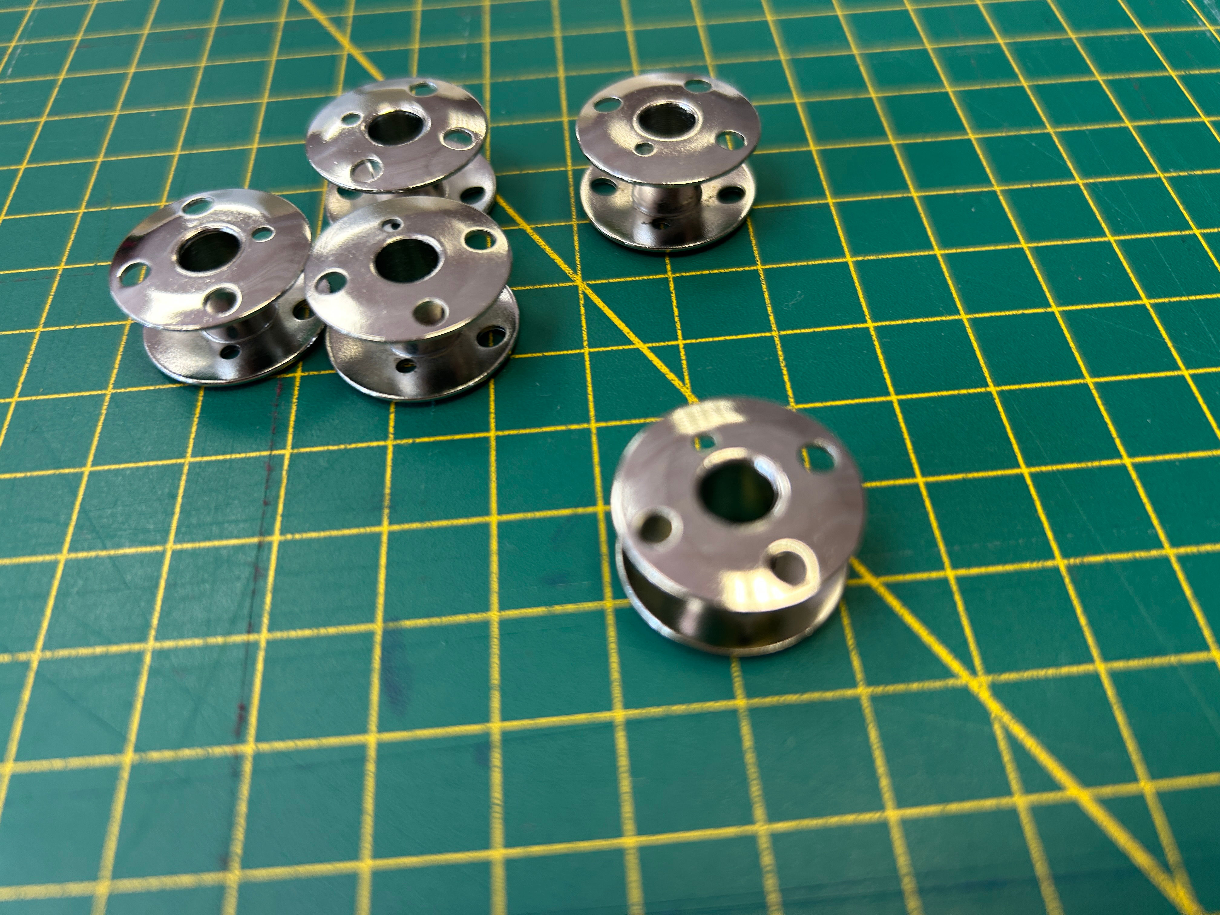 2756 - Metal Bobbin: Singer, Class 66k