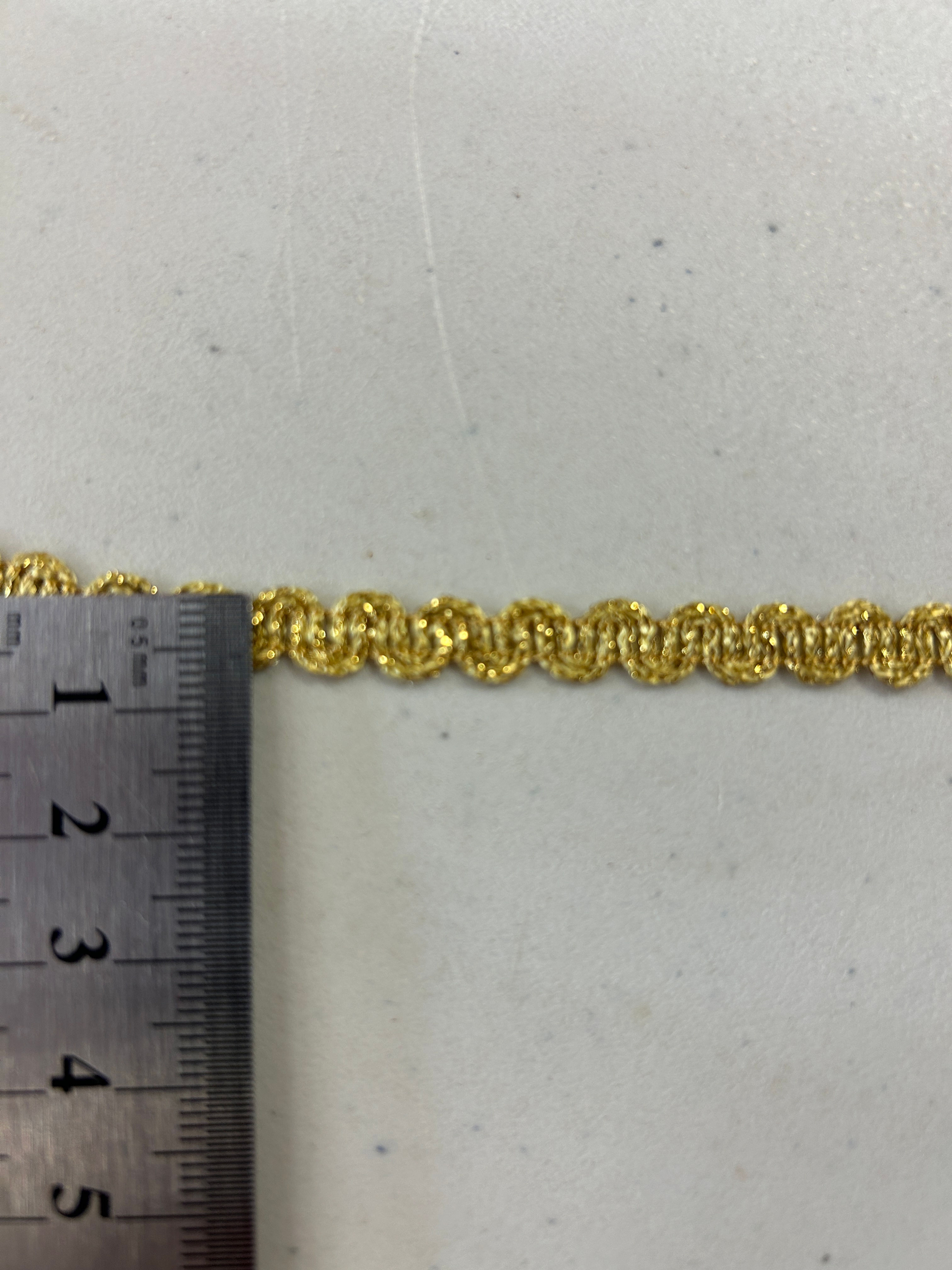 2663 - 8mm Gold Metallic Ric Rac braid