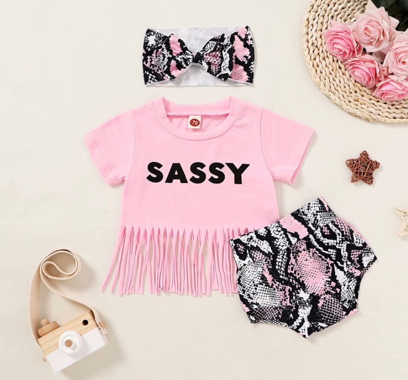 Thumbnail: Sassy Outfit 