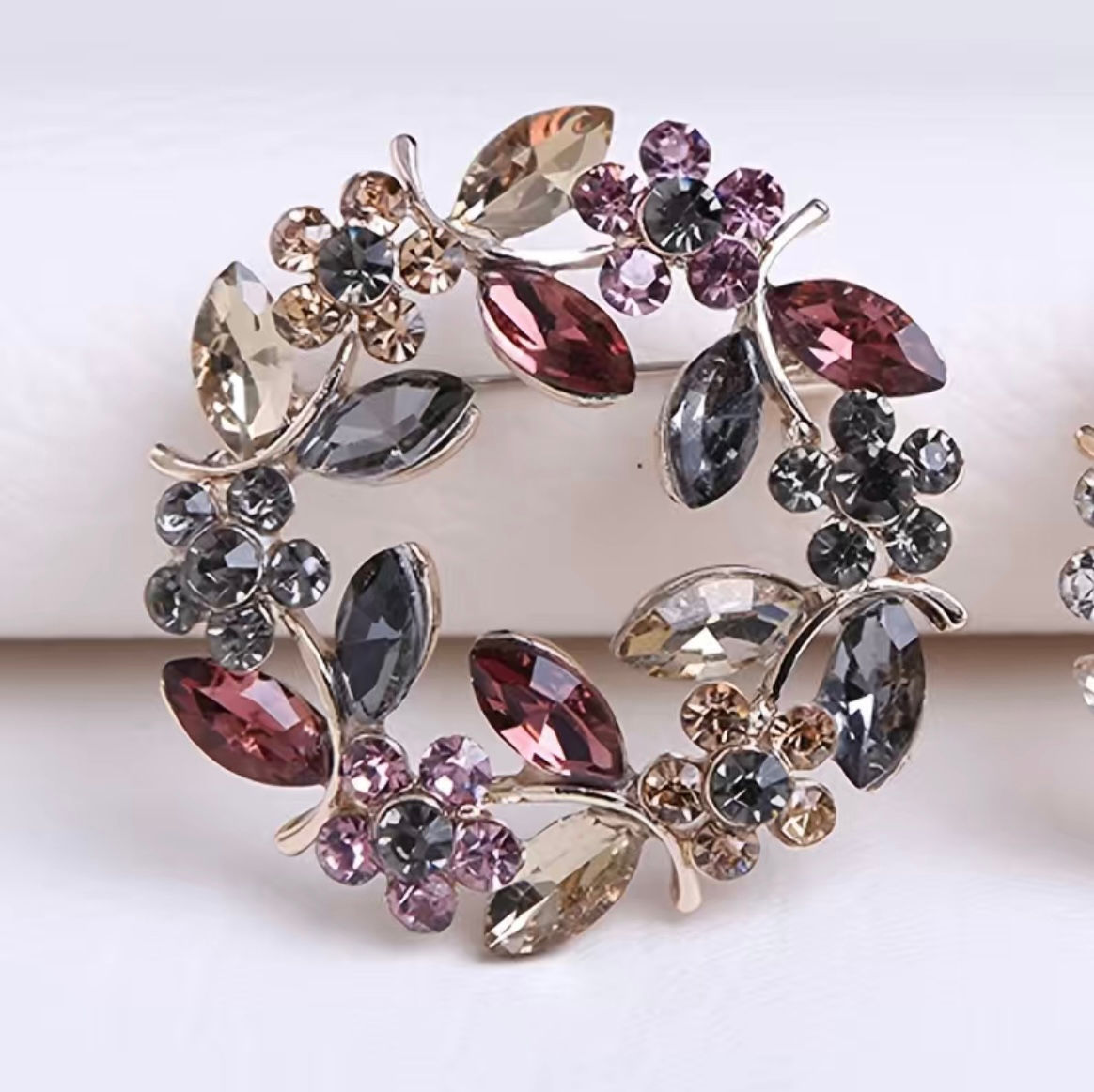 Brooch - Turvi, Superior Pin Accessory Collection 💎