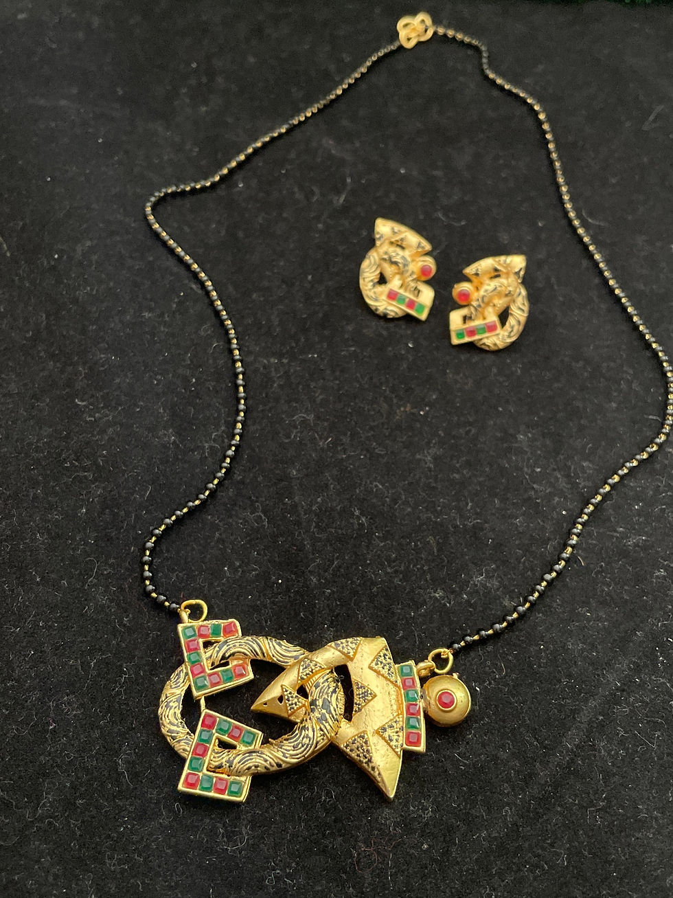 Thumbnail: Pendant Set – Turvi Collection
