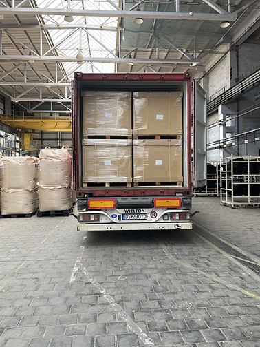 logisticke-sluzby-vykladka-kamionu.jpg