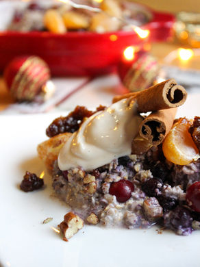 Christmas morning baked oatmeal – Berries and pecans and salted caramel… oh my!