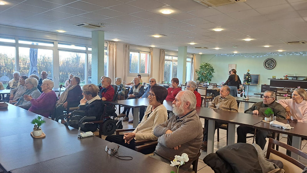 Une parenthèse enchantée au Réveillon de la résidence OBEO Yzeure : les années en chanson