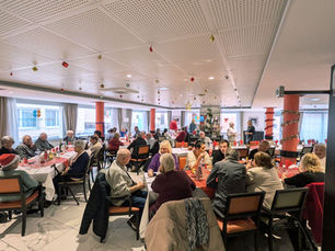 Un Noël chaleureux au cœur de la residence seniors OBEO Fréjus : un moment de partage inoubliable