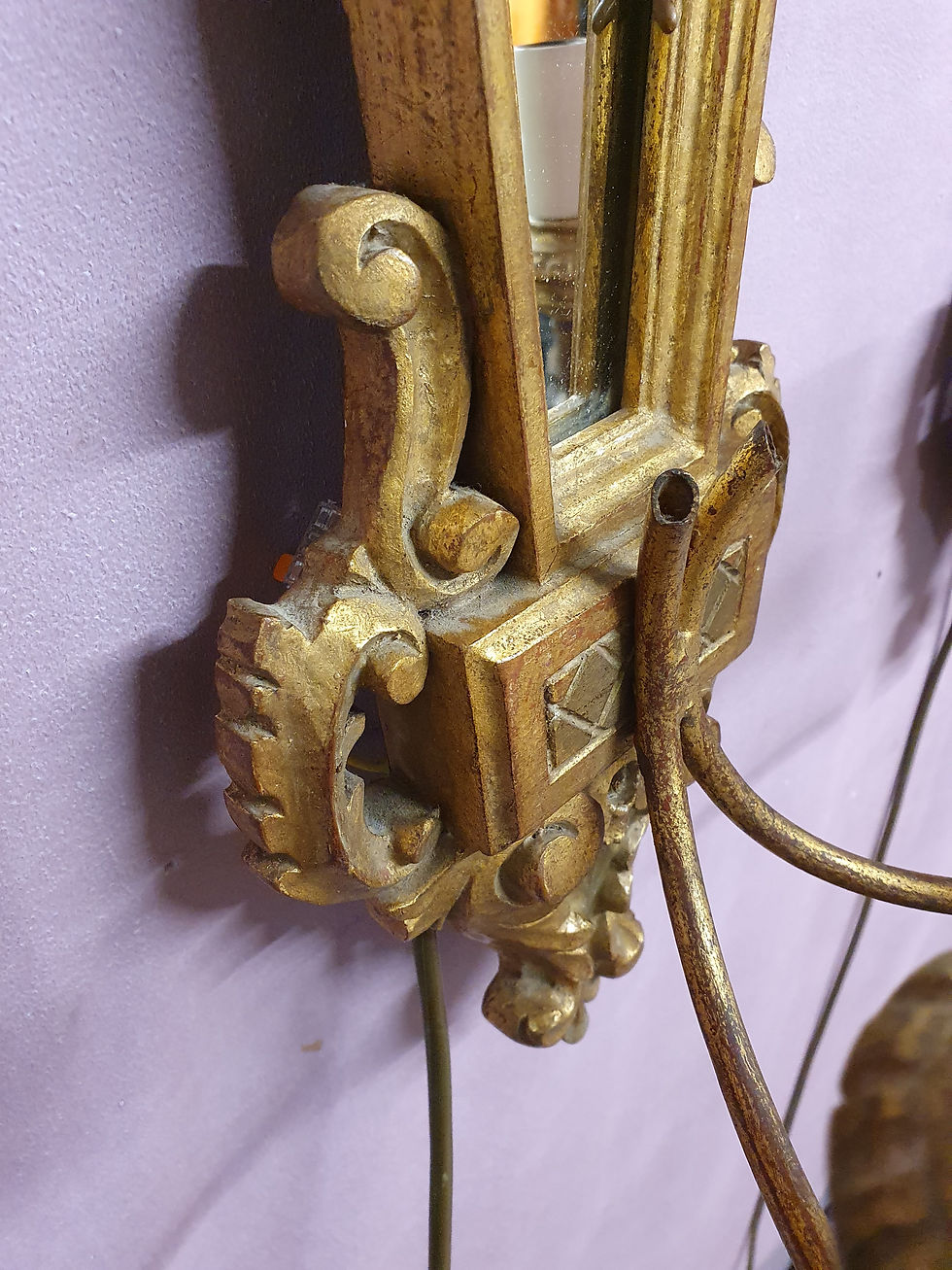 Thumbnail: Pair of gilt Italian wall lights with mirror backs