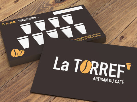 Carte de fidélité de 'La Torref' avec un logo revisité et une identité visuelle minimaliste, offrant une expérience client soignée.