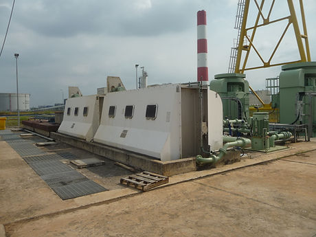 Thru-flow travelling band screen