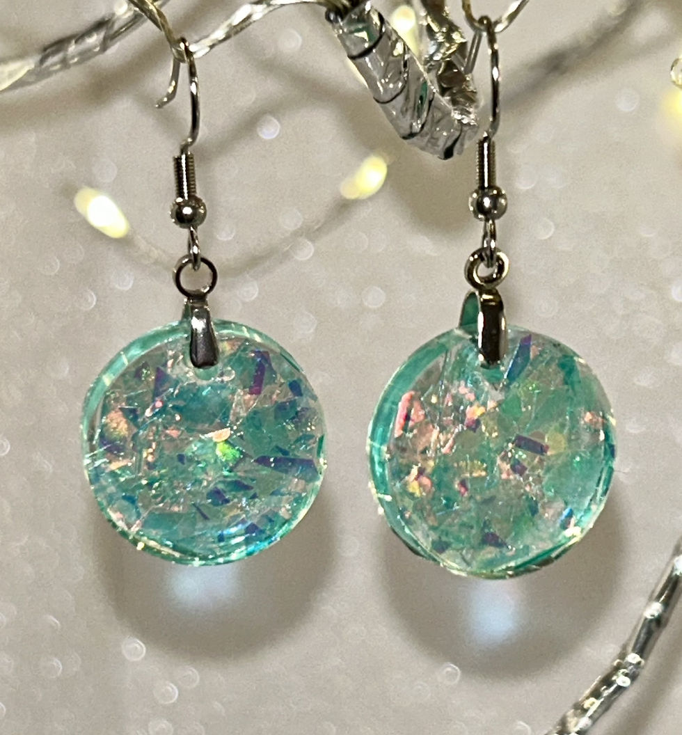 Green resin stainless steel round-shaped pierced earrings