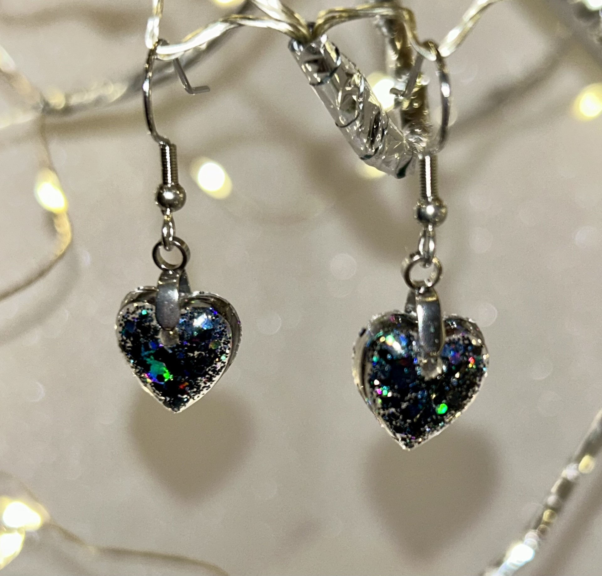Black resin stainless steel heart-shaped pierced earrings
