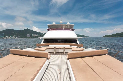 BREEZE 85- charter cruiser boat 85 feet 