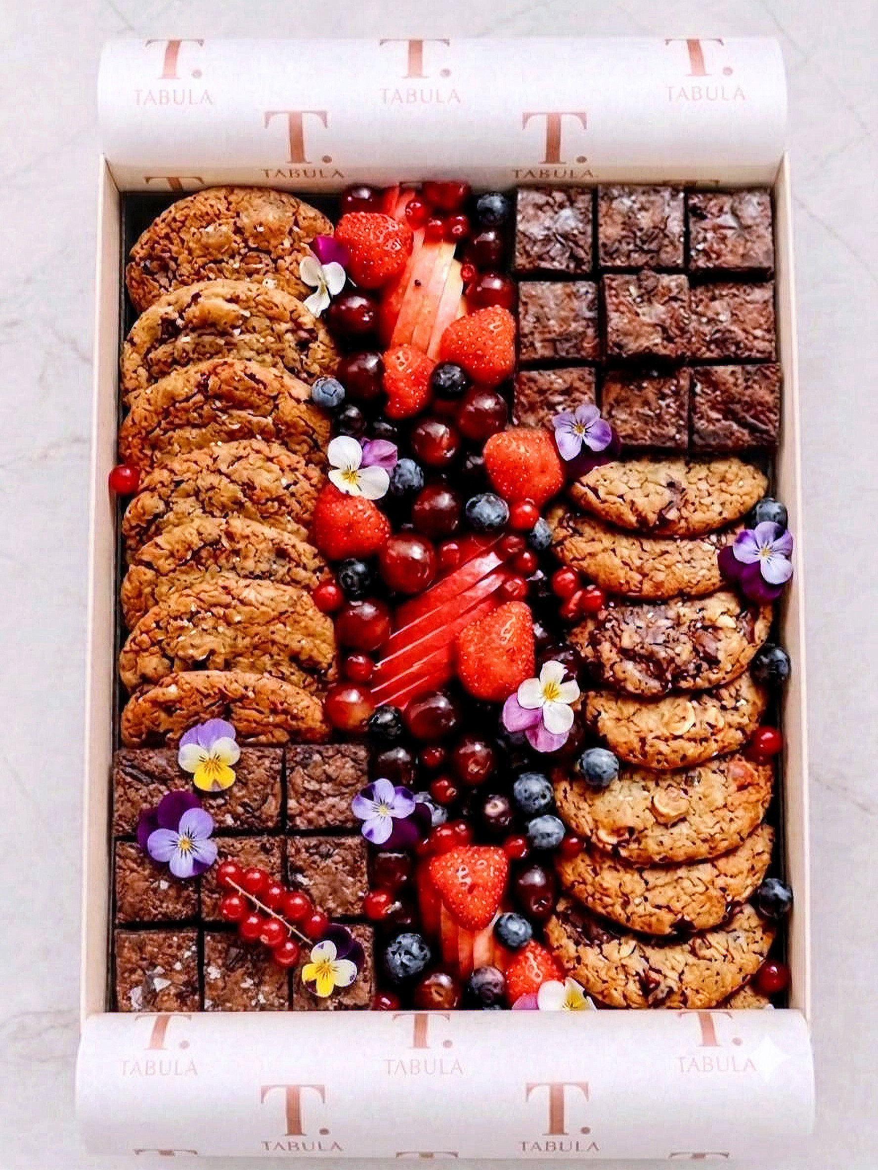 Chocolate Brownie, Chocolate Chip Cookie & Fresh Fruit Platter (2kg)