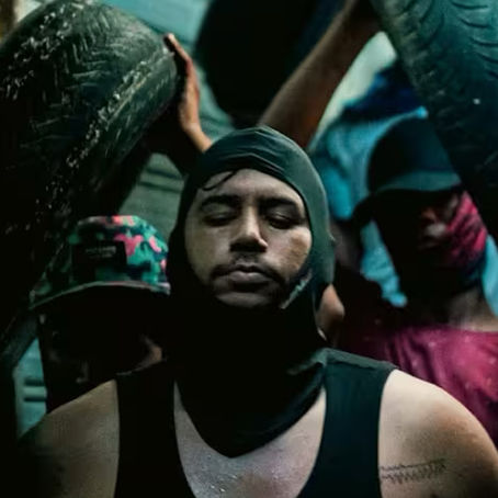 Poeta Callejero estrena ‘HUELGA’, su primer sencillo junto a Vulcano Music