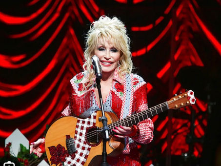 MUERE DOLLY PARTON, LEYENDA MUNDIAL DEL COUNTRY, A LOS 80