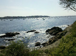 fort-seawall waves-breaking