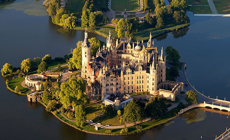 schwerin castle.jpeg