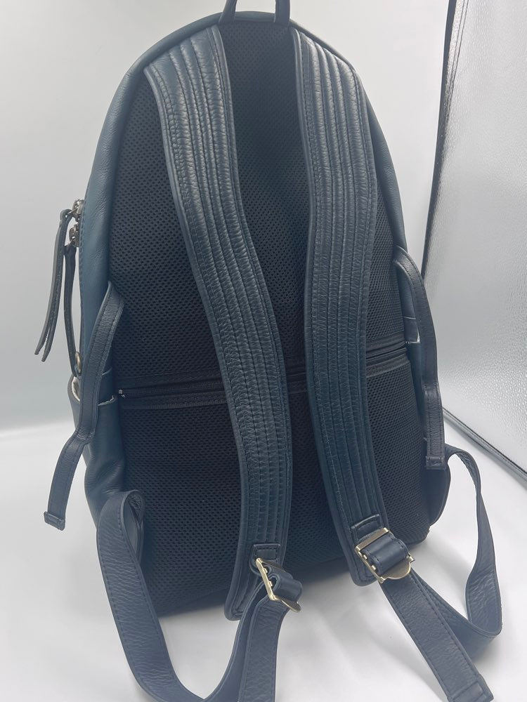 全体補色を行ったFlathority（フラソリティ）リュックの背面写真