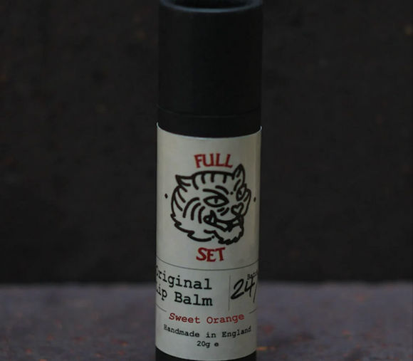 Full Set Products is a one-man grooming brand based in the UK, making small-batch beard oils, balms, butters, soaps and lip balms by hand. I care about what goes on your face, so I use high-quality plant oils, butters and essential oils - nothing cheap n nasty.