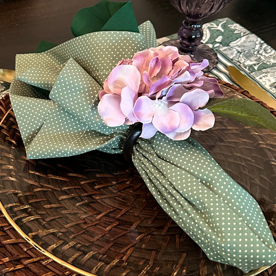 Premium napkin ring with a unique design, adding a luxurious finishing touch to your table setting.