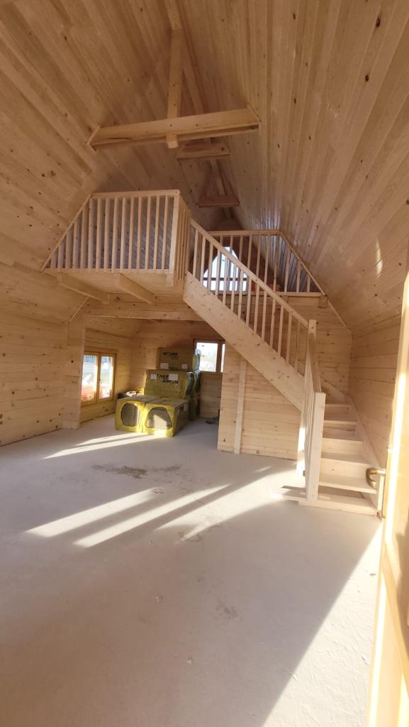 Interior de casă Valmonte din lemn masiv