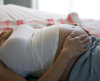 Femme enceinte au repos