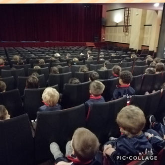 P4: Anem al teatre!