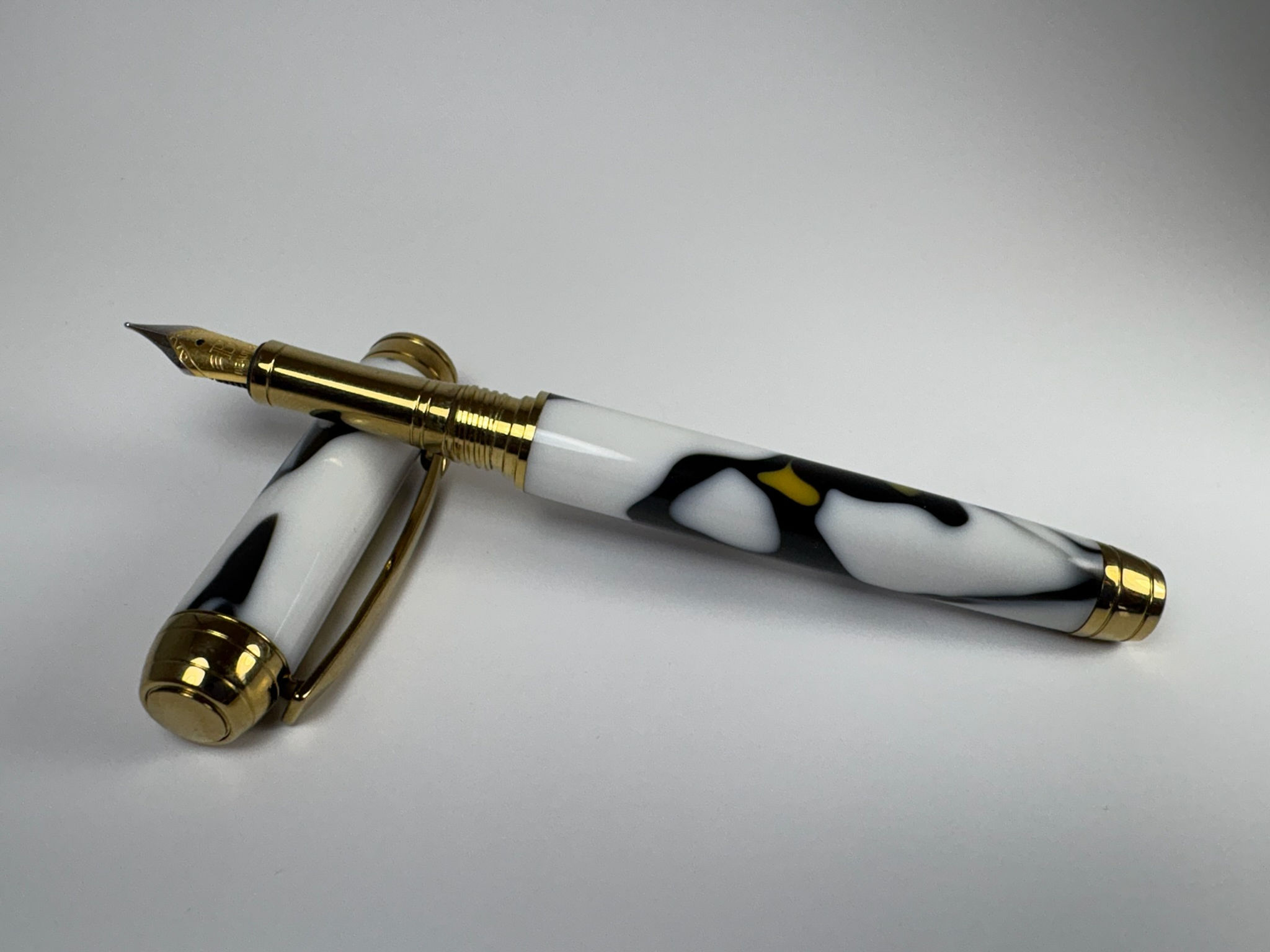 Fountain Pen Mistral - Gold/White/Black