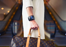 ファッショナブルな旅行ウーマン