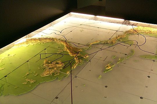 Begehbare Landkarte mit Reliefs von