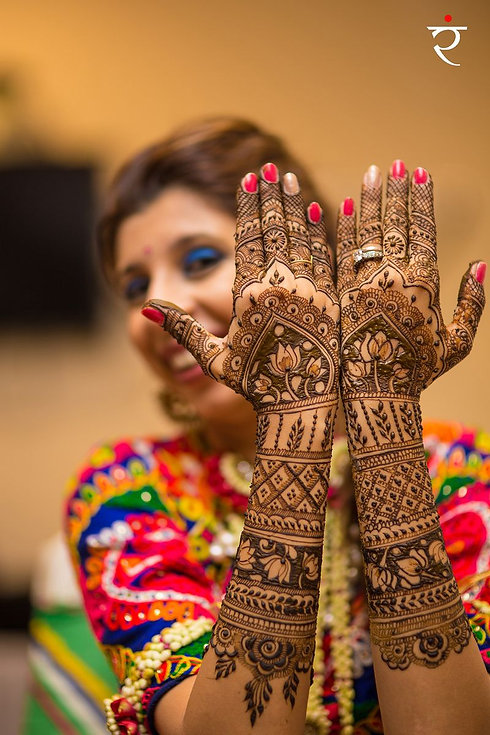 Photo of Unique mehendi design with zari
