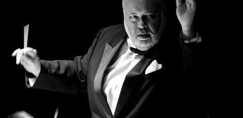 Photo of Maestro Curry conducting the DSO