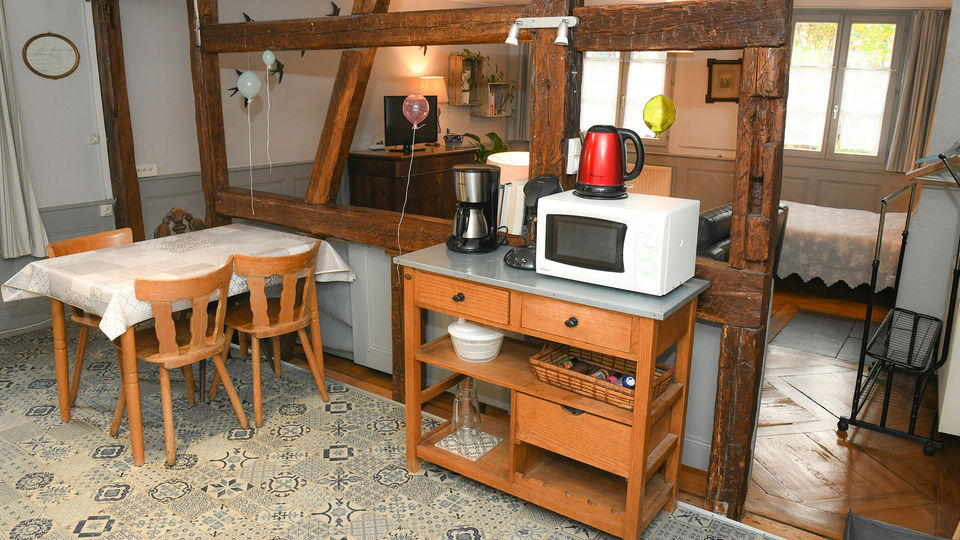 Espace de vie confortable dans un gîte en Alsace, situé dans une exploitation viticole.