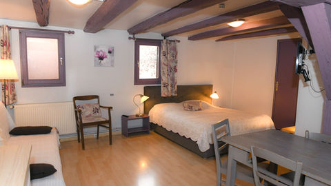 Chambre d’hôtes avec grand lit  et confort moderne