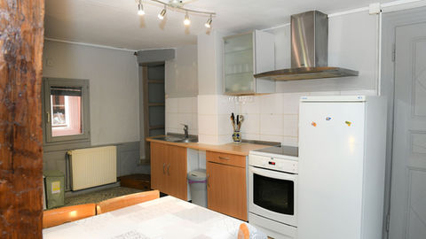 Espace cuisine moderne et fonctionnel dans un gîte spacieux au centre de Colmar