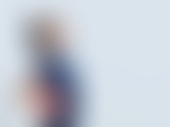 Man die zijn onderrug vasthoudt vanwege terugkerende rugpijn